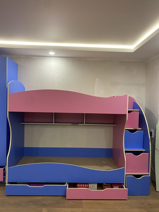 Продам гарнитур .