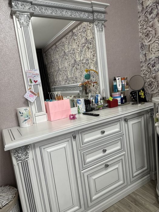 Кровать комод спальную комнату