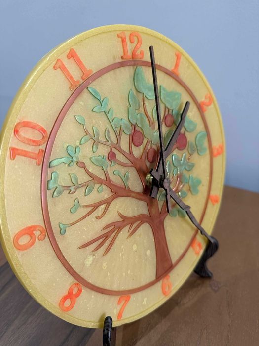 Ръчно изработен часовник - дървото на живота, с луминисцентни цифри