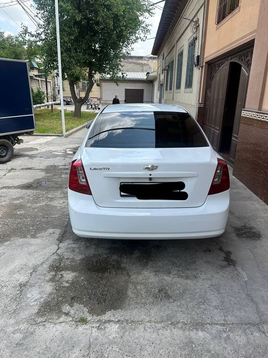 Lacetti sotiladi