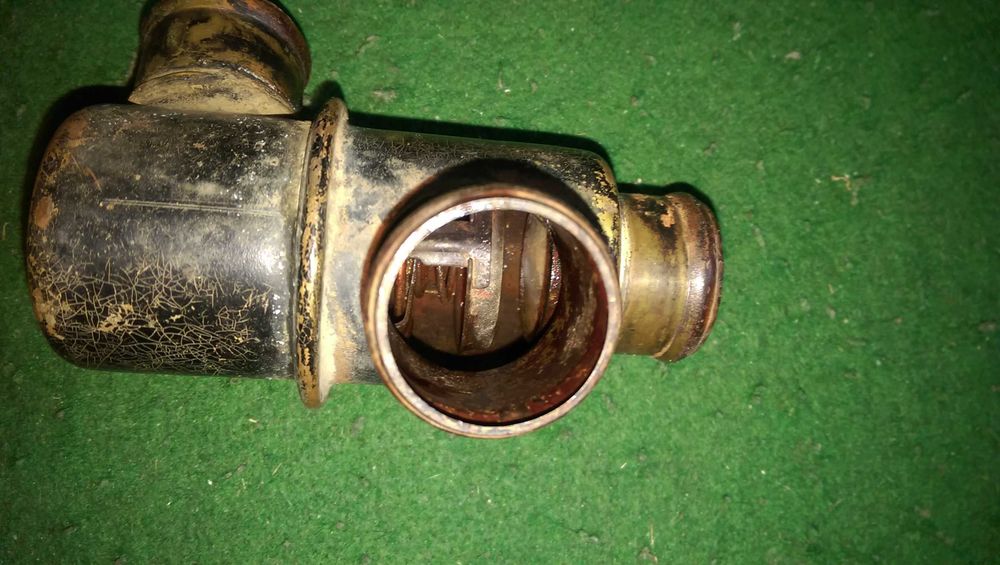 Термостат на ВАЗ 2106.