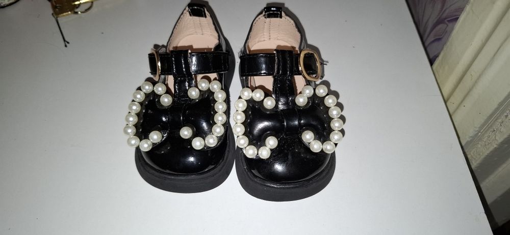 Продам обувь детскую