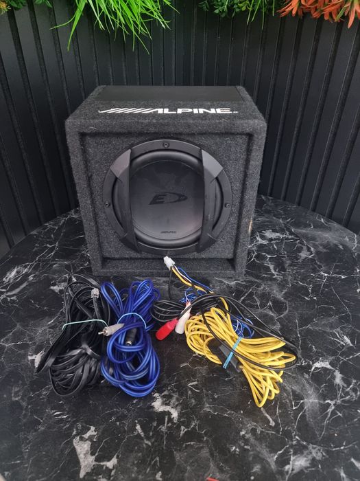Noble Amanet - Subwoofer auto activ ALPINE SWE-815, 150W RMS, 20 cm, Bass-reflex