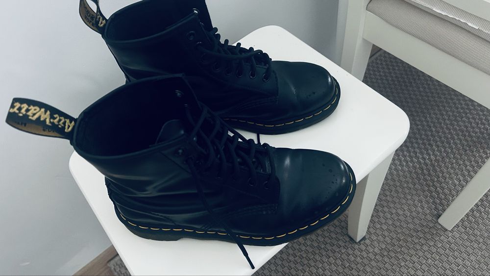 Dr. Martens Номер 39 боти