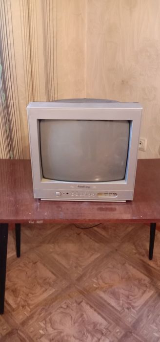 Продаётся телевизор на запчасти.