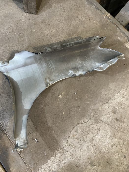 Крыло левое, авенсис