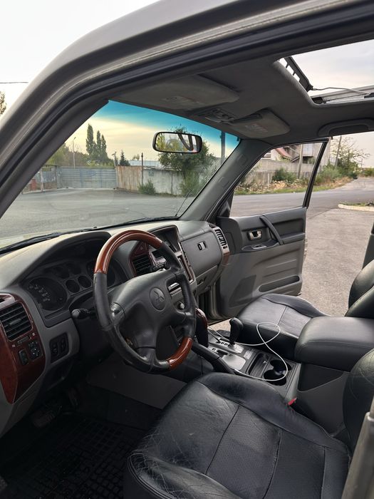 mitsubishi pajero 2004 long