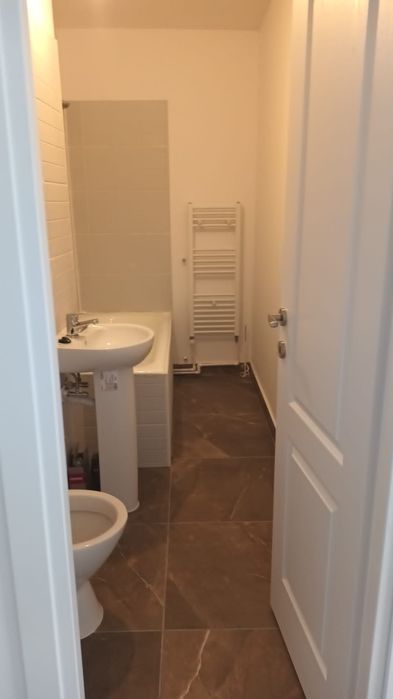 Garsoniera renovata, decomandata