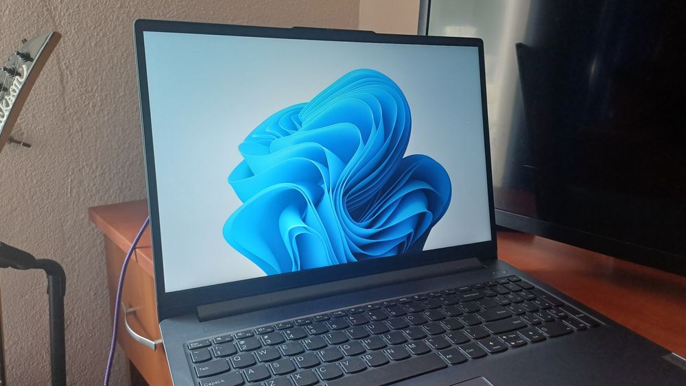 Laptop Lenovo IdeaPad Slim 3