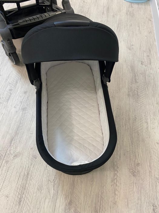 Продам стильную детскую коляску 2/1