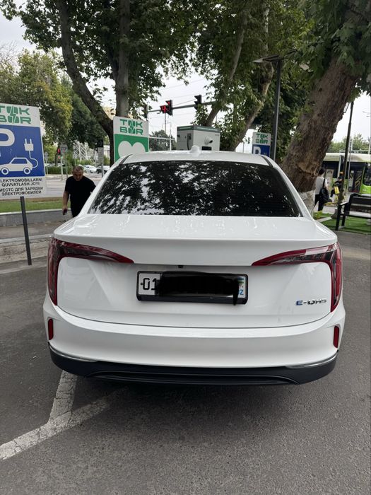 Hongqi eqm 5 ev 2024