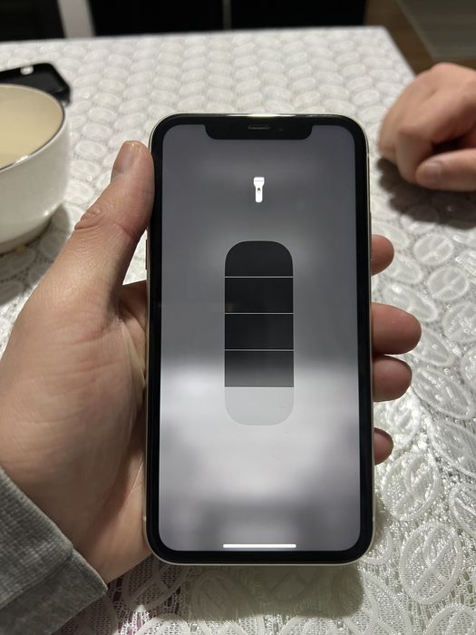 Айфон 11 в хорошем состояни