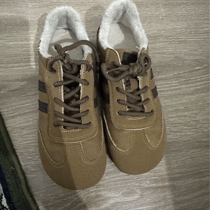 Утепленные кроссовки размер 36