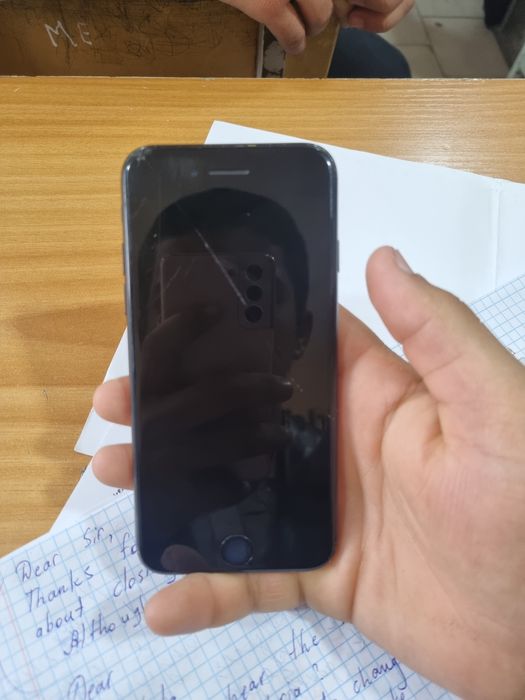 Iphone-7 LLA aybi ekrani singan cheti ishlashga halaqit bermaydi