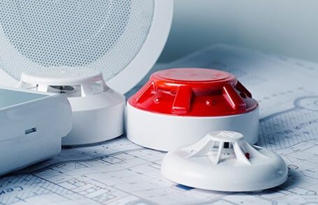 Установка пожарных сигнализации и камер видеонаблюдения