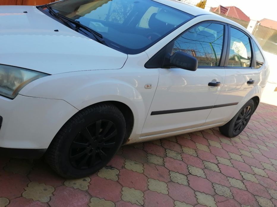 Vând Ford Focus 1.4 benzină.