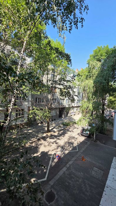 Двустаен обзаведен апартамент в центъра на София - 187 000 евро