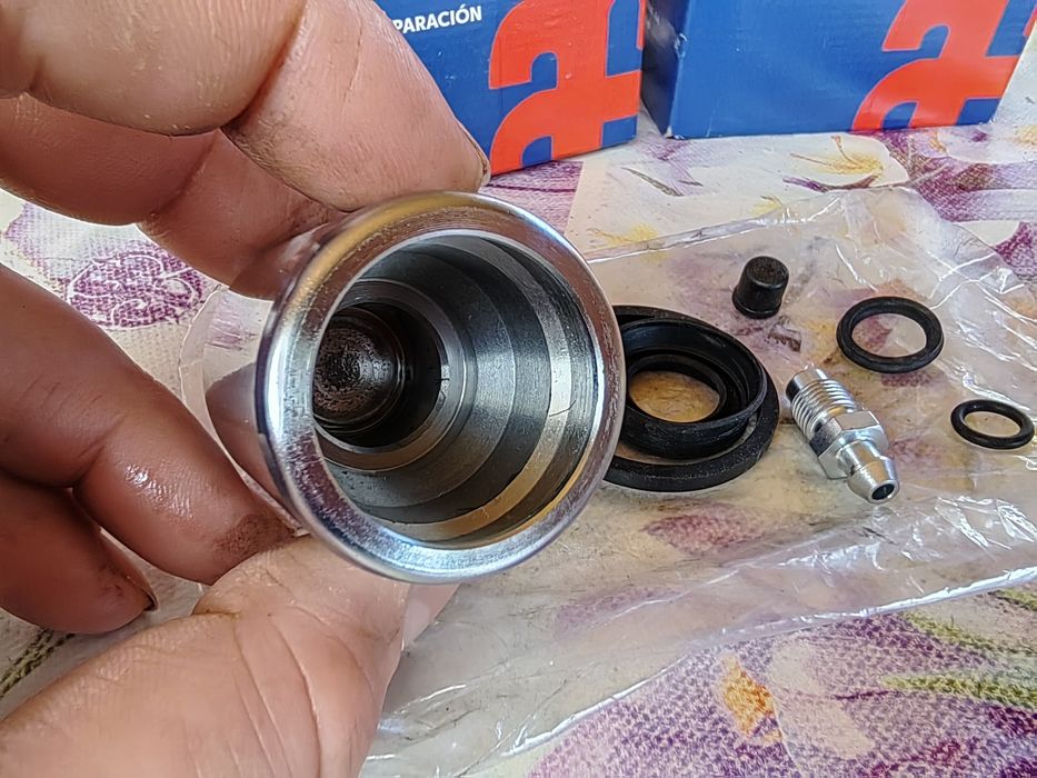 Ремонтен комплект за заден спирачен апарат на Ford Focus MK2 1,6 tdci