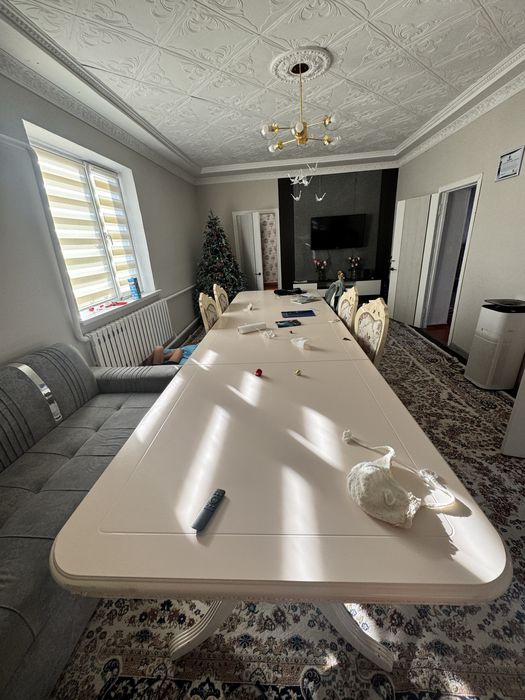 Стол , стулья 24 шт, дастархан в подарок