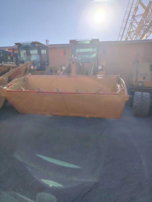 Погрузчик 2,1 куб 23 000 $