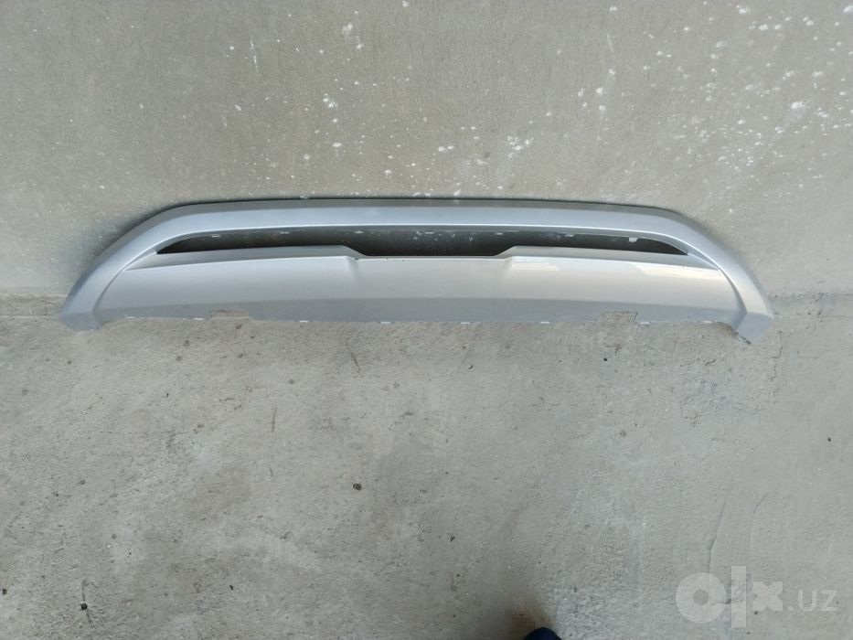 BYD chempioni mashinasining pastki orqa spolleri sotiladi.