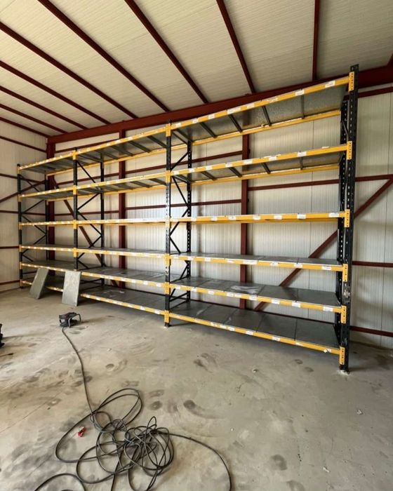 Rafturi metalice depozitare marfat manuala