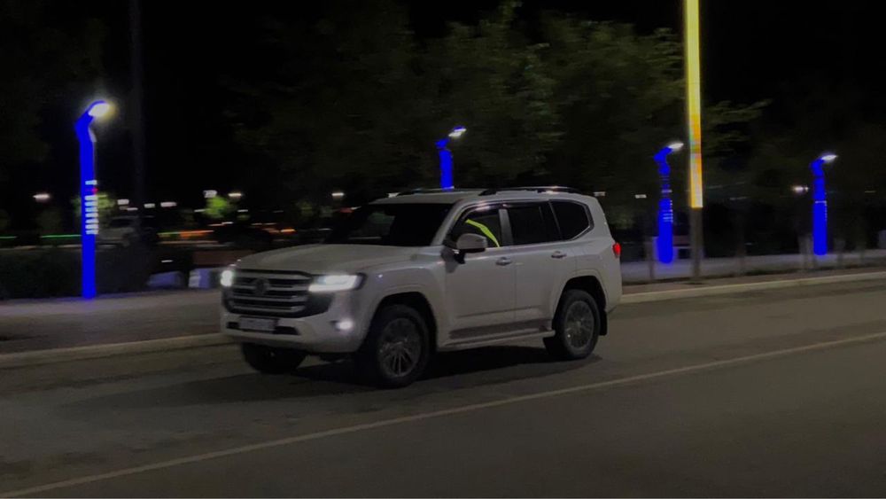Трансфер . Tayota Land Cruiser 300