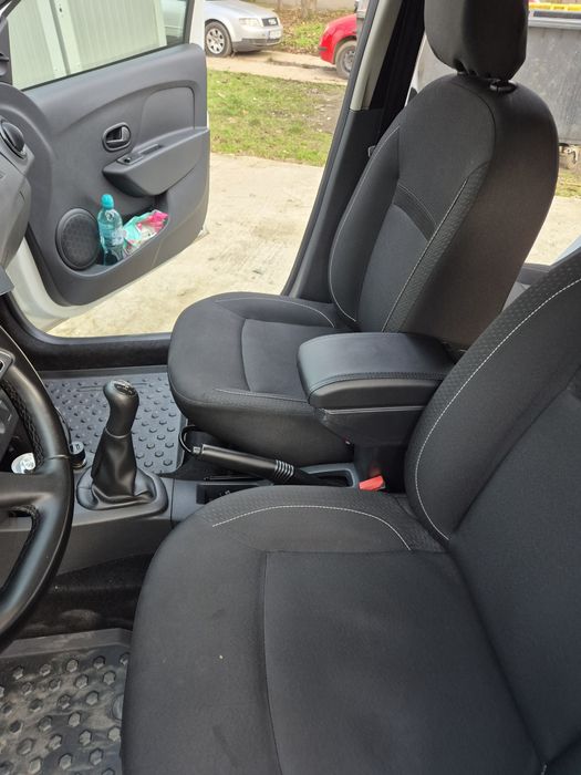 Cotiera logan 2 sau daca aveti suportul cu pahar ca in poza