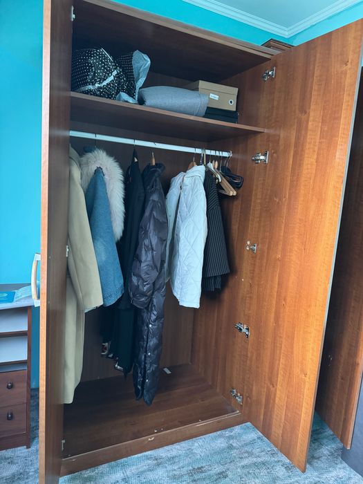 Продам шкаф с зеркальной дверью