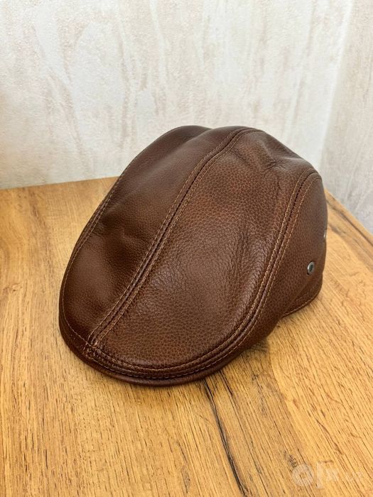 коричневая кожаная кепка
