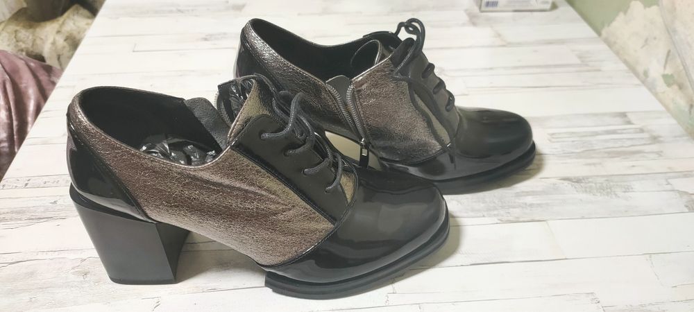 Продаются туфли.