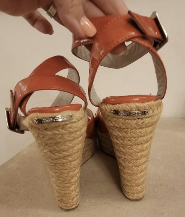 Jimmy Choo Espadrile talpa ortopedica
Espadrile
Jimmy Choo
Espadrile din piele naturala