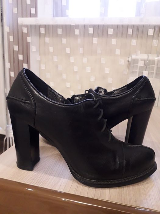 Ботильоны черные , кожа.