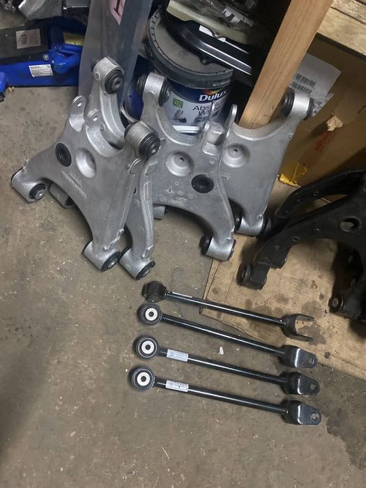 продавам резервни части за автомобили Tesla от всички модели