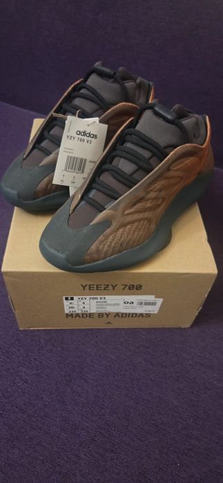Adidasi yeezy 700 originali,mar 36 2/3,noi,cu eticheta