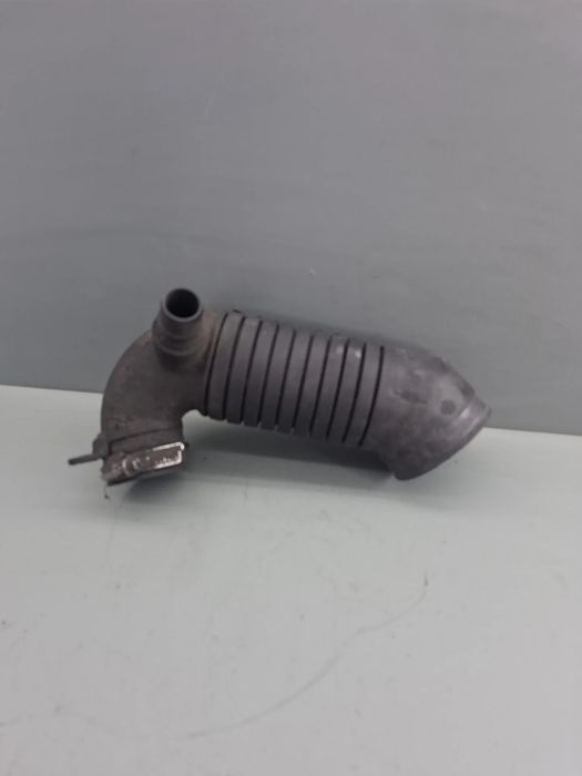 Furtun intercooler 8D0 129 615 J Volkswagen VW Passat 2000
