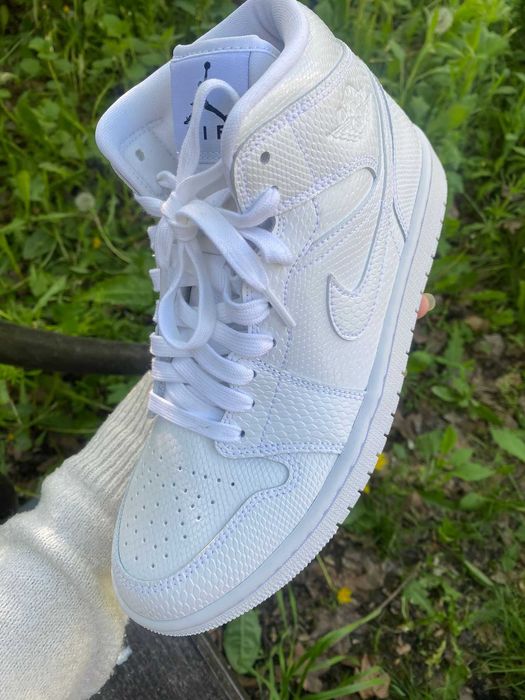 Air Jordan 1 Mid Snakeskin  stare impecabila,nescosi din cutie