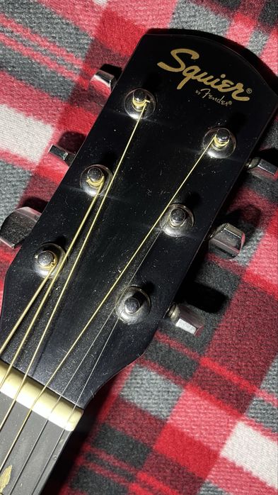 Продам гитару Squier SA-105CE
