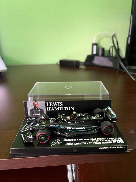 продавам колекция формула 1 на  Lewis Hamilton MINICHAMPS 1/43 Мercedes