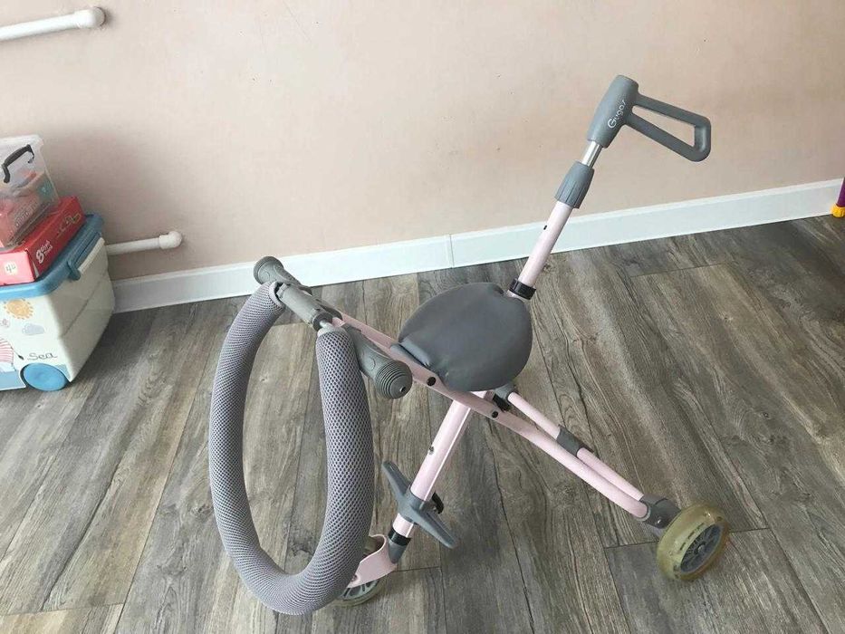 Трехколесная каталка GUGAS (TRIKE) и детские вещи (цены на фото)