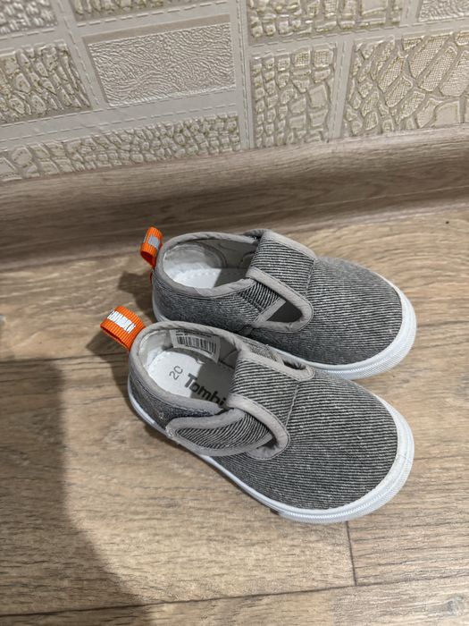 Продам детскую обувь