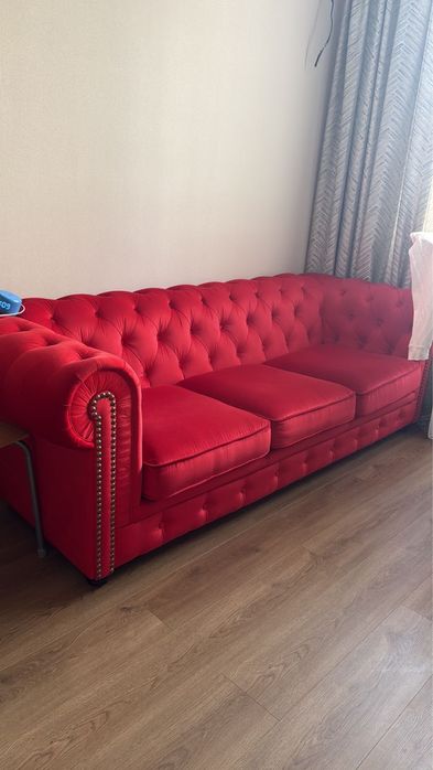 Продам красный дизайнерски диван