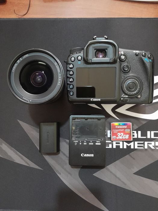 Canon 7D lens10/22 /foto/video