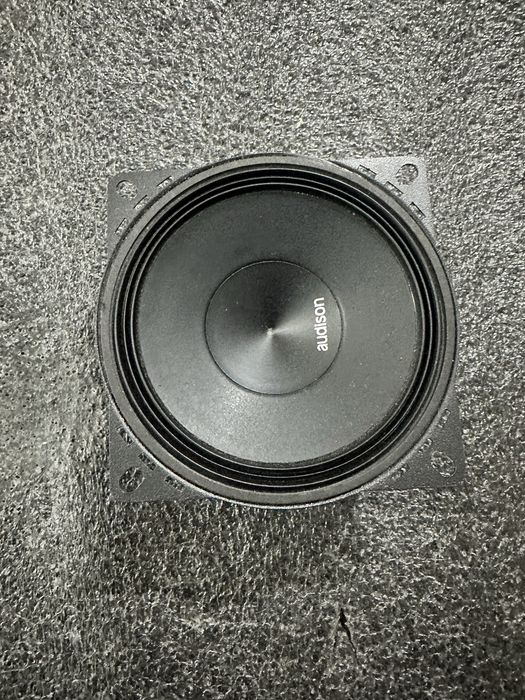 Difuzoare Audison AP4 ,Condensator Auto  HIFONICS,Statie Auto Megavox