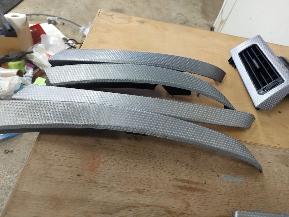 Интериорни лайстни  за бмв е60 е61 преди фейслифта  карбон