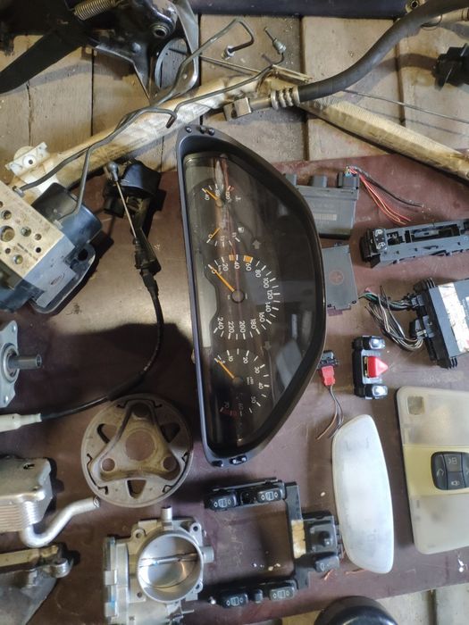 Запчасти на Мерседес w 210