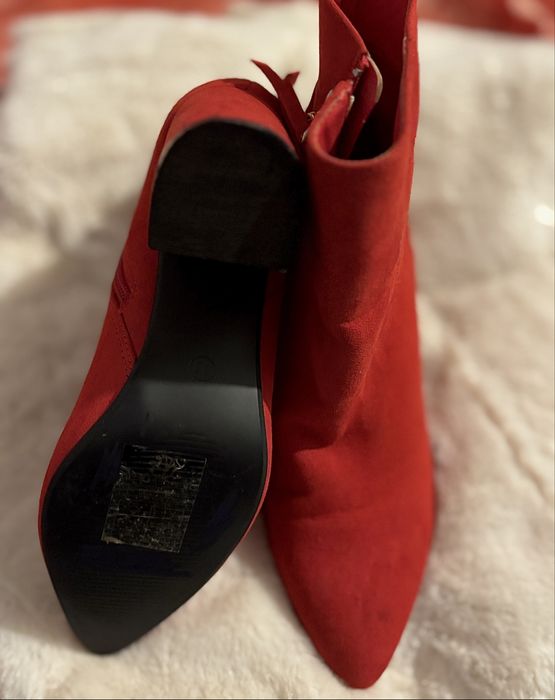 Vând cizmulițe, marime:38