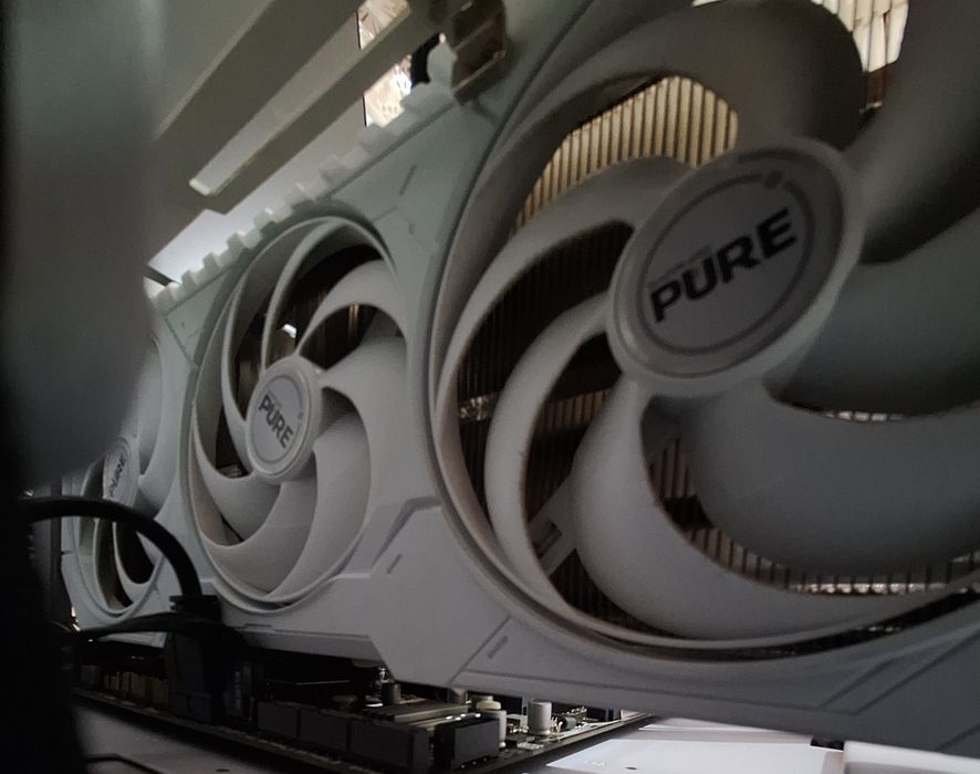 Placa Video rx9070 Sapphire Pure