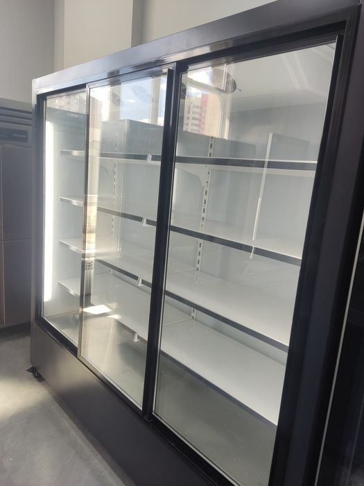 Витринный Холодильник для магазина Акция