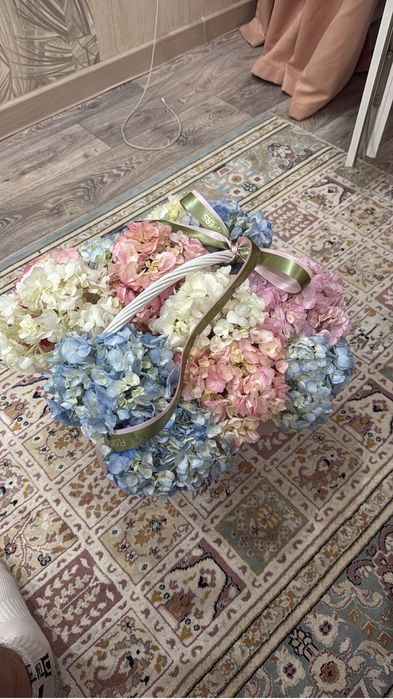 гортензия в корзине.